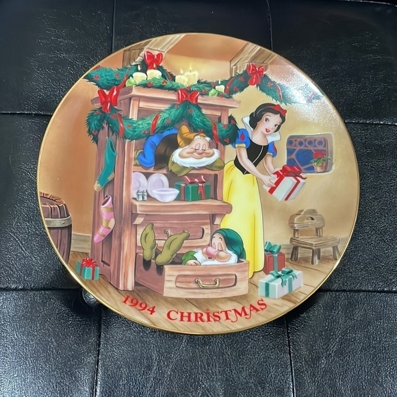 Snow White 1994 Christmas Collector’s Plate - Picture 2 of 4